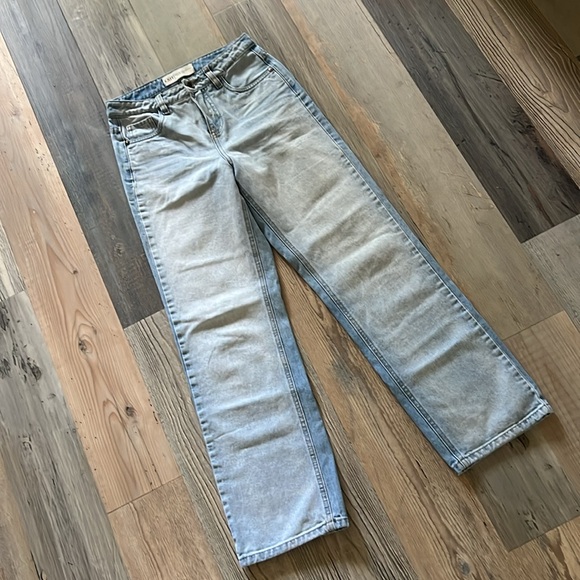Original Denim by EXIT Jeans in Light Wash with Embroidered Back Pocket Size: 26 - Picture 2 of 16